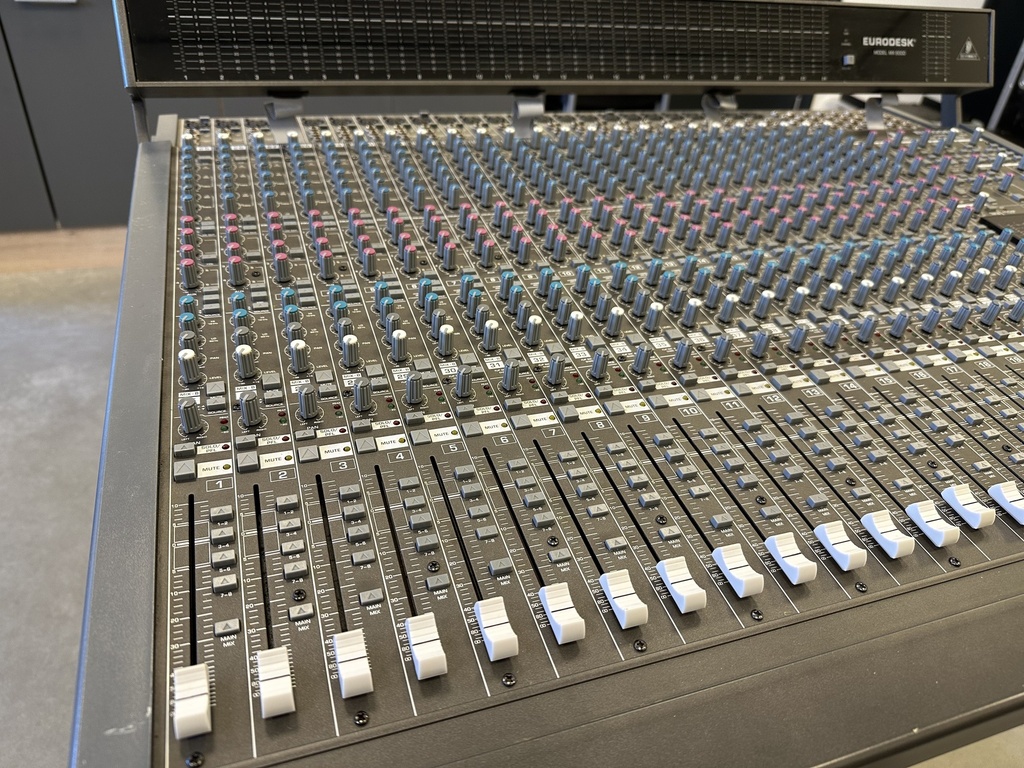Behringer MX8000 (refurbished)