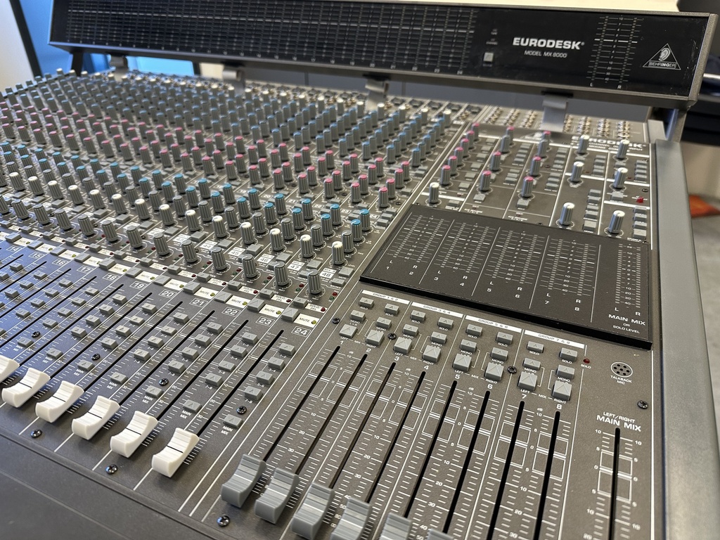 Behringer MX8000 (refurbished)