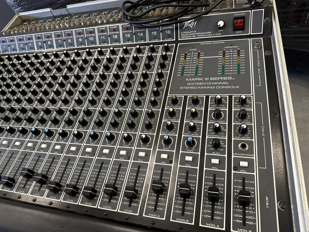 Peavey Mark III Sixteen Channel Stereo Mixing Console (refurbished)