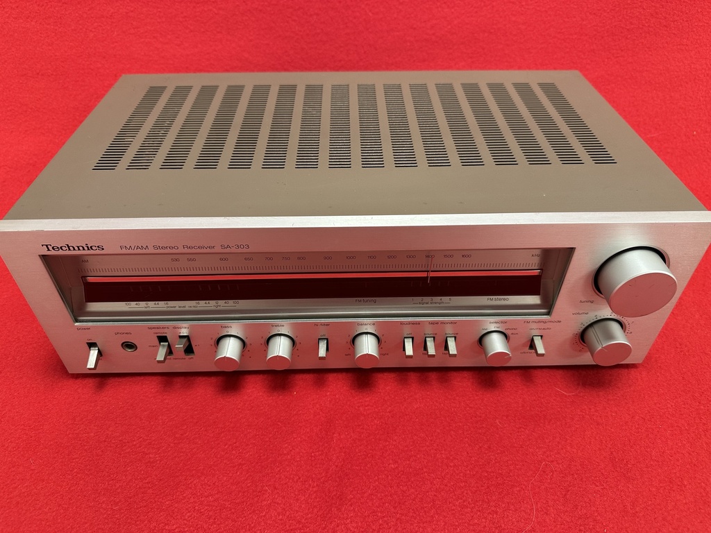 Technics SA303 (used)